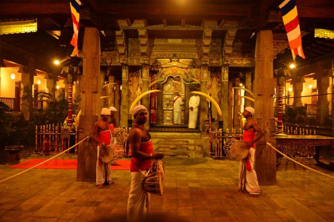 sri-lanka-kandy-temple-thewawa